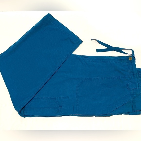 Women’s Carhartt Medical Scrub Pants - Picture 4 of 8